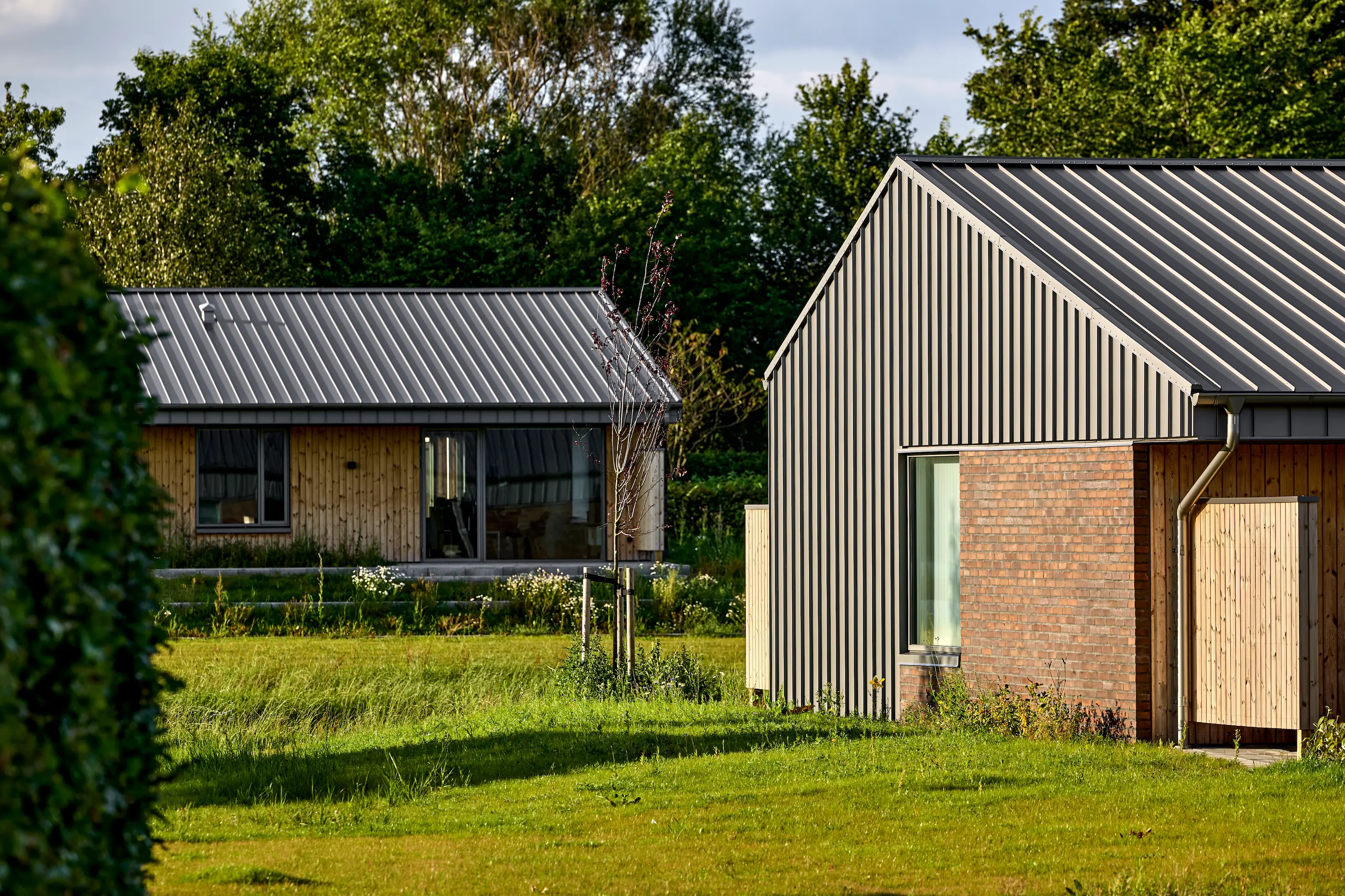 Jernaldervej i Grauballe med rækkehuse i grønne omgivelser