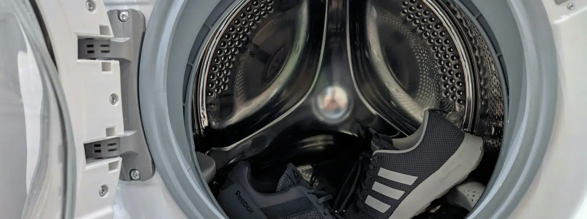Vaskemaskine med sko i